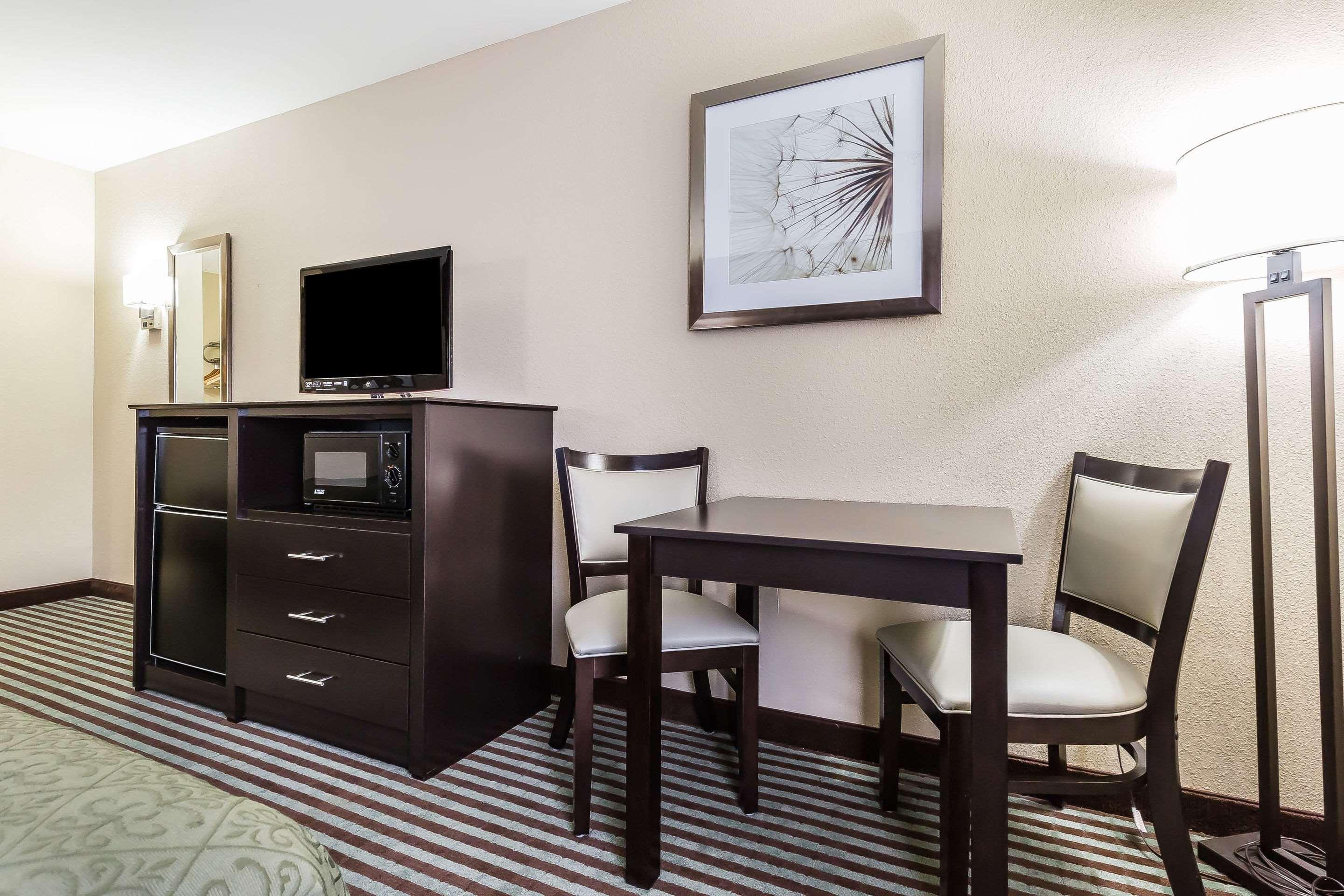 Quality Inn Mount Vernon, Il Bagian luar foto