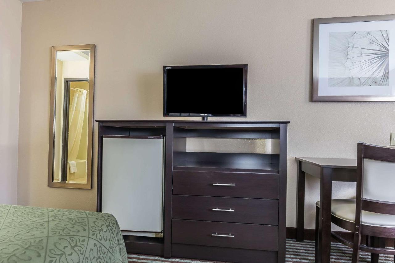 Quality Inn Mount Vernon, Il Bagian luar foto