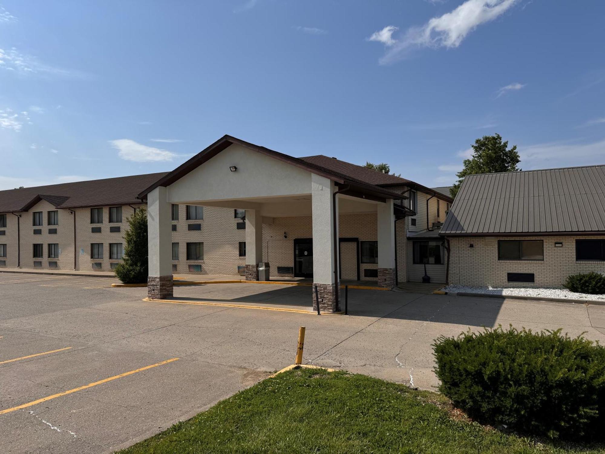 Quality Inn Mount Vernon, Il Bagian luar foto